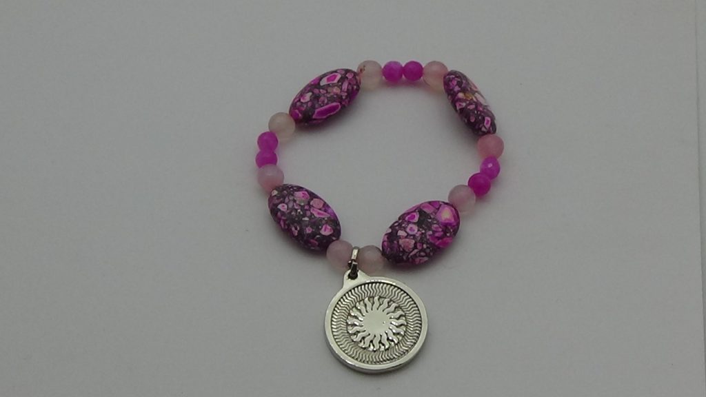 PULSERA DE CUARZO ROSA CON DIJE DEL ENEGRAMA SOLAR DE PLATA