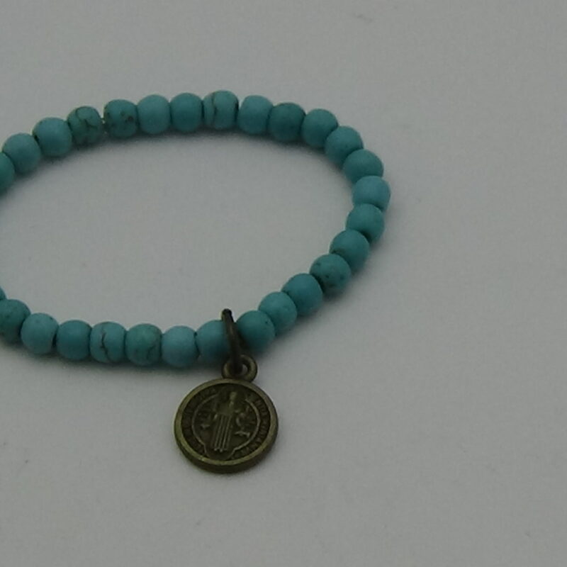 PULSERA PARA BEBÉ DE CUARZO TURQUESA CON DIJE DE SAN BENITO (PROTECCIÓN)