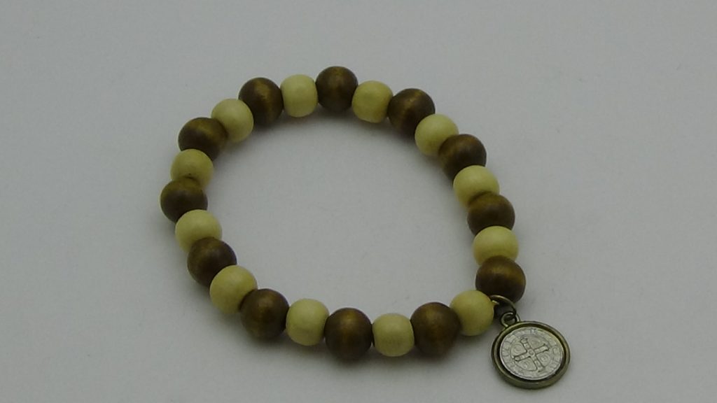 PULSERA DE MADERA CON DIJE DE SAN BENITO PARA CABALLERO