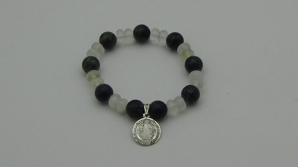 PULSERA DE CUARZO OBSIDIANA Y CUARZO TRANSPARENTE CON DIJE DE SAN BENITO DE PLATA