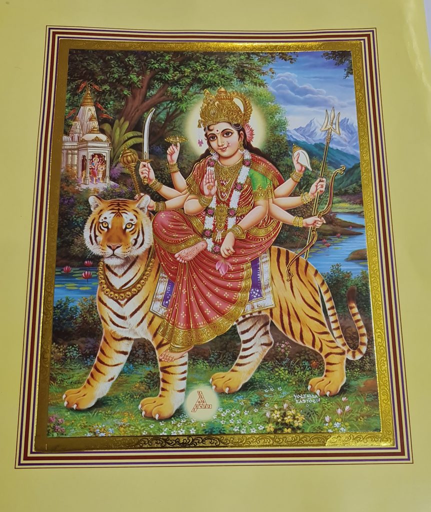 IMAGEN DE DURGA FILO DORADO