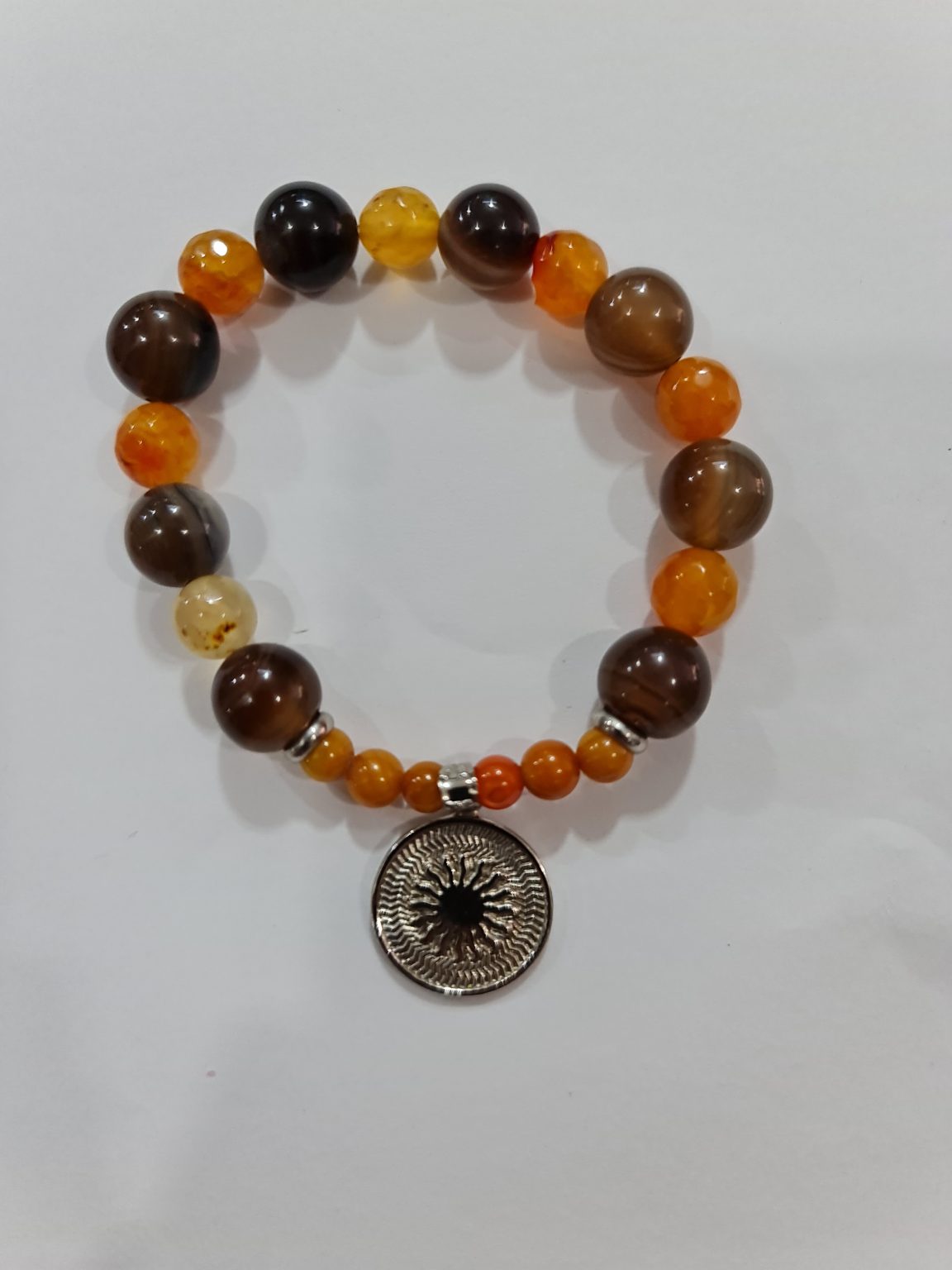 PULSERA DE CUARZO CORNALINA Y CUARZO OJO DE TIGRE CON DIJE DEL ENEGRAMA SOLAR DE PLATA