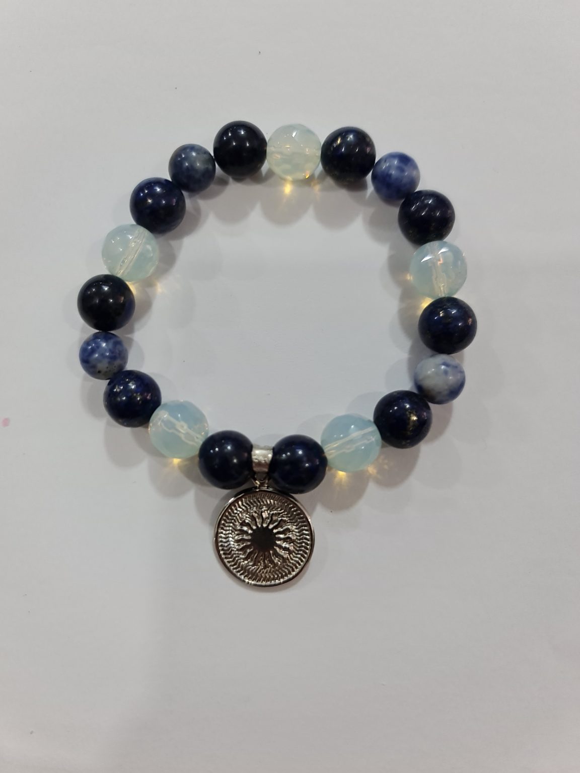 PULSERA DE CUARZO PIEDRA LUNA, CUARZO SODALITA Y CUARZO OBSIDIANA CON DIJE DEL ENEGRAMA SOLAR DE PLATA