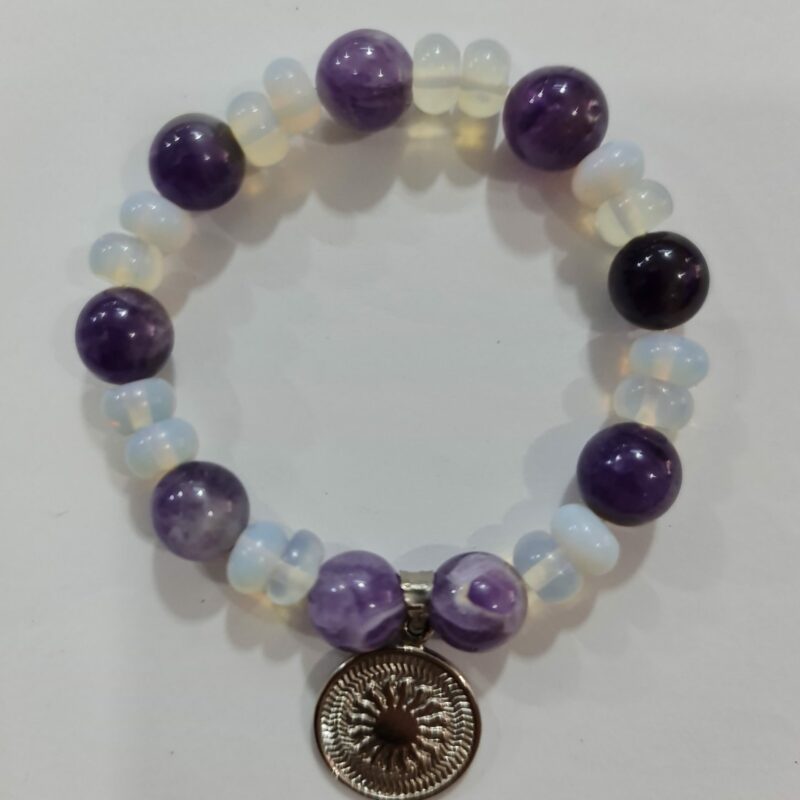 PULSERA DE CUARZO PIDRA LUNA Y CUARZO AMATISTA CON DIJE DEL ENEGRAMA SOLAR DE PLATA
