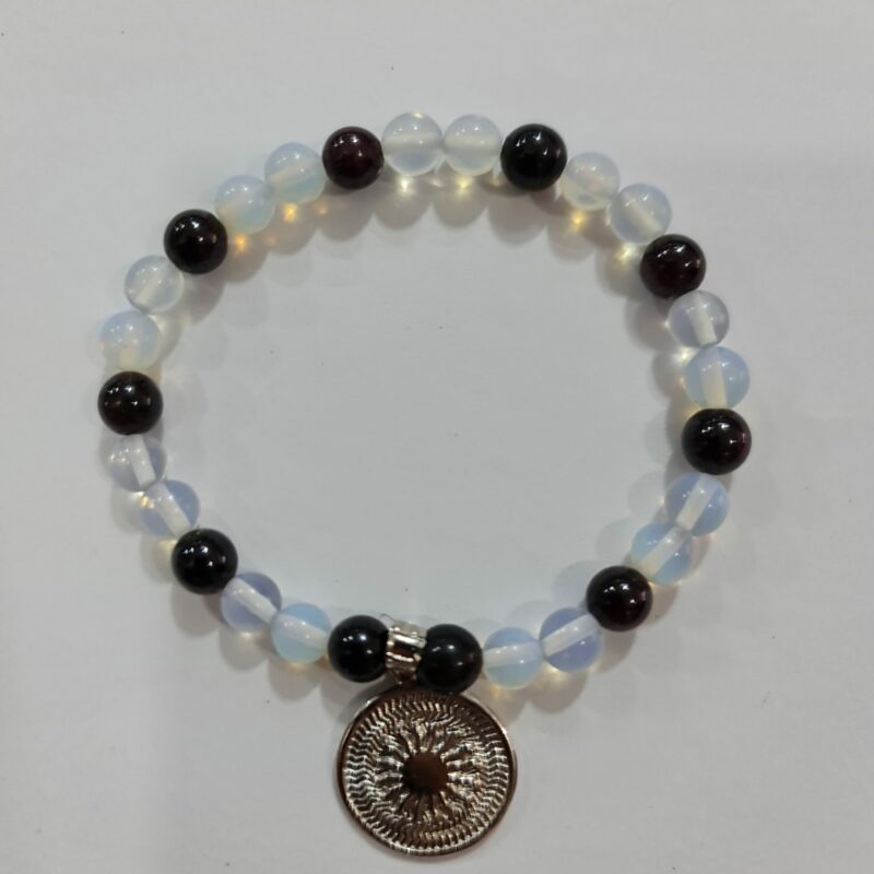 PULSERA DE CUARZO OBSIDIANA Y CUARZO PIEDRA LUNA CON DIJE DEL ENEGRAMA SOLAR DE PLATA