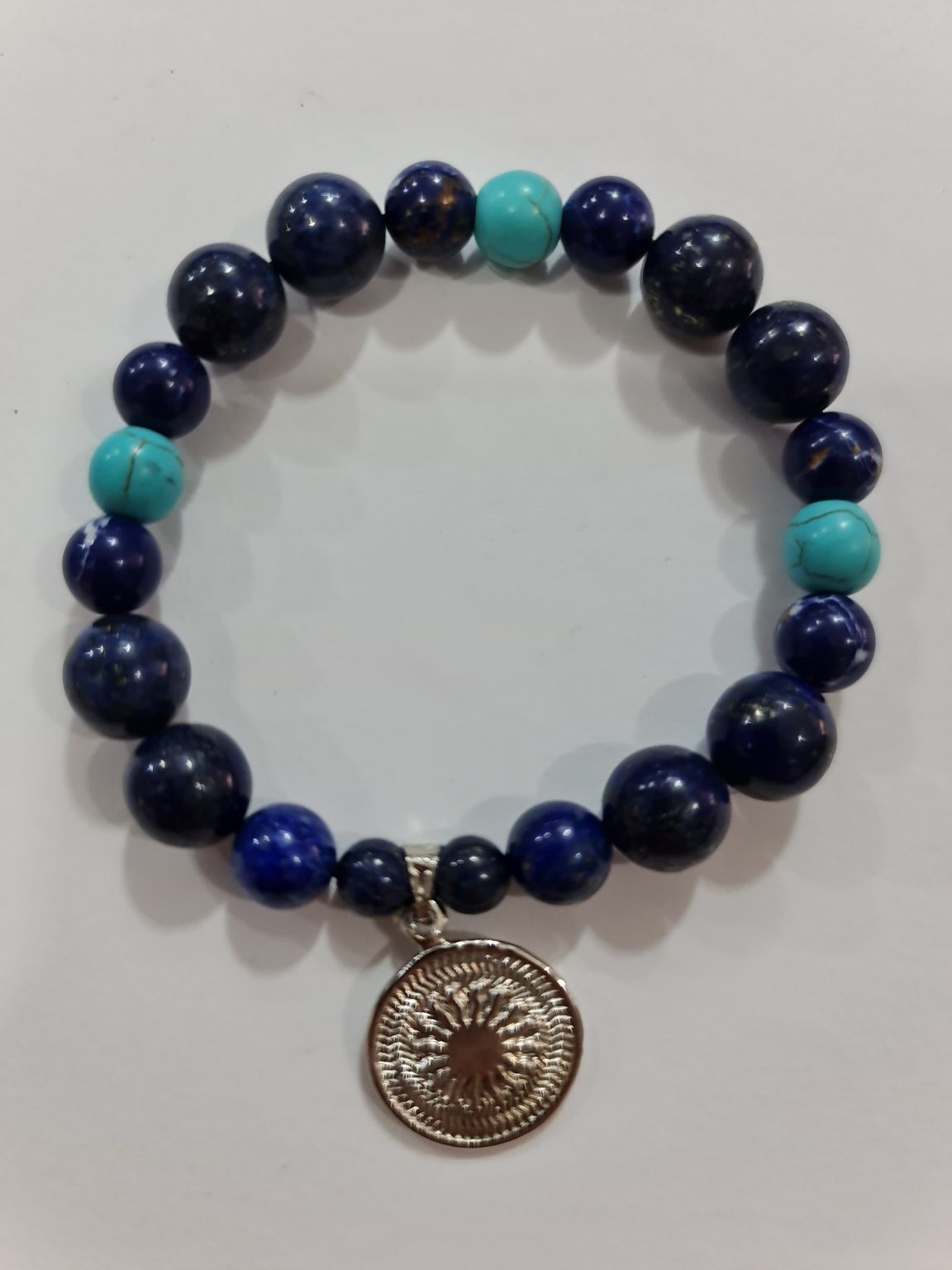 PULSERA DE CUARZO LAPISLÁZULI Y CUARZO TURQUESA CON DIJE DEL ENEGRAMA SOLAR DE PLATA
