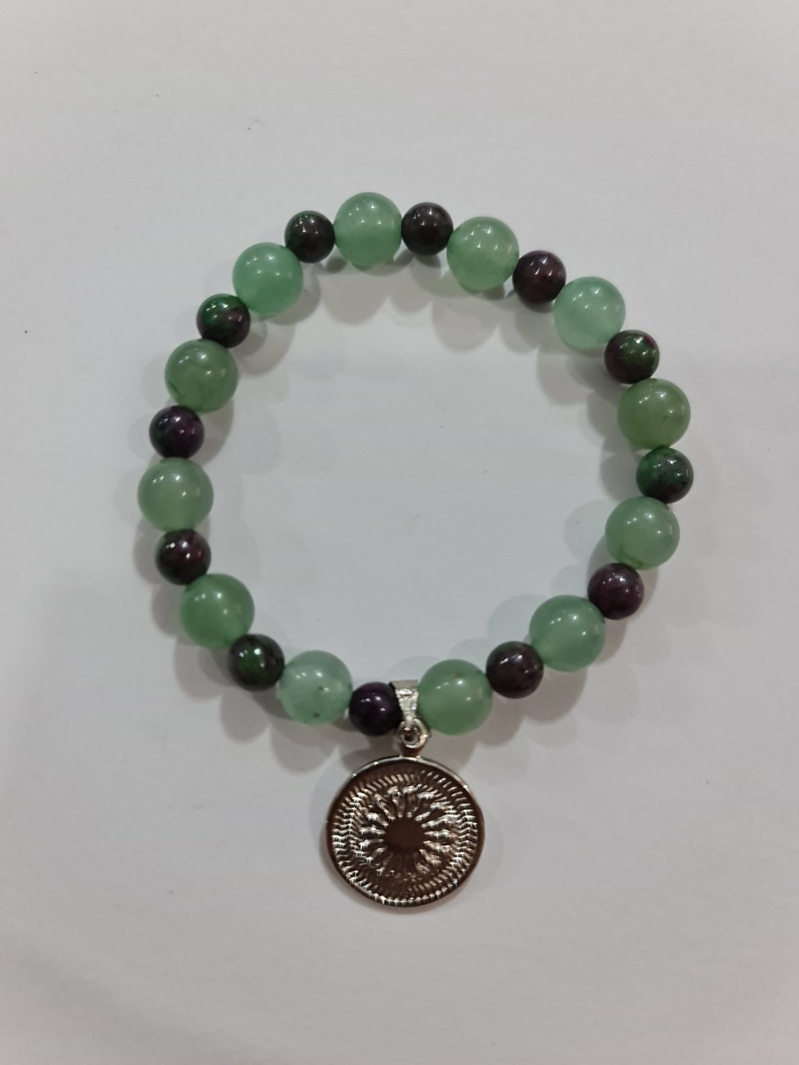 PULSERA DE CUARZO VERDE Y CUARZO SANDÍA CON DIJE DEL ENEGRAMA SOLAR DE PLATA