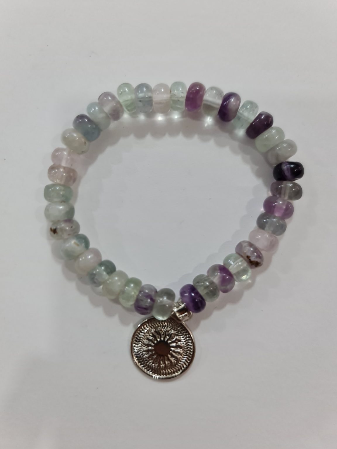 PULSERA DE CUARZO FLUORITA CON DIJE DEL ENEGRAMA SOLAR DE PLATA