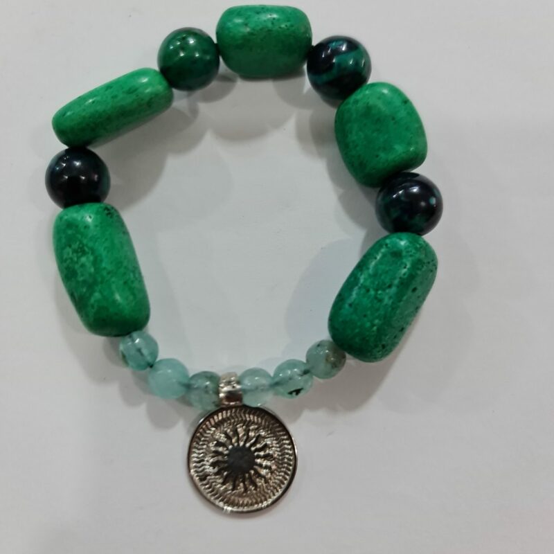 PULSERA DE CUARZO VERDE Y CUARZO MALAQUITA CON DIJE DEL ENEGRAMA SOLAR DE PLATA