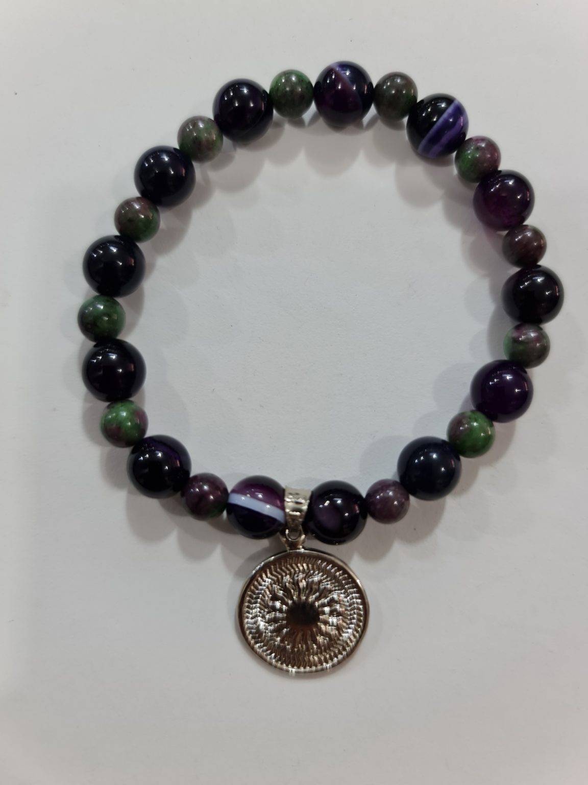 PULSERA DE CUARZO AMATISTA Y CUARZO SANDÍA CON DIJE DEL ENEGRAMA SOLAR DE PLATA