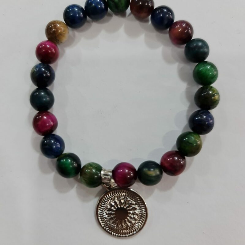 PULSERA DE CUARZO OJO DE TIGRE PINTADO DE COLORES CON DIJE DEL ENEGRAMA SOLAR DE PLATA