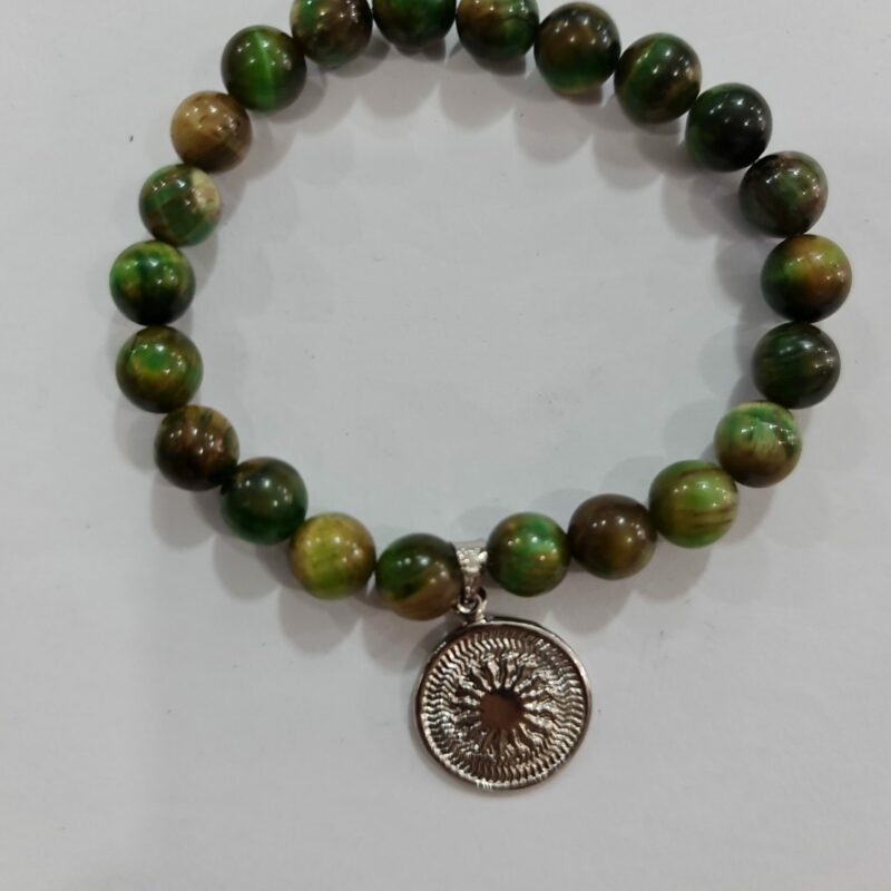PULSERA DE CUARZO OJO DE TIGRE VERDE PINTADO CON DIJE DEL ENEGRAMA SOLAR DE PLATA