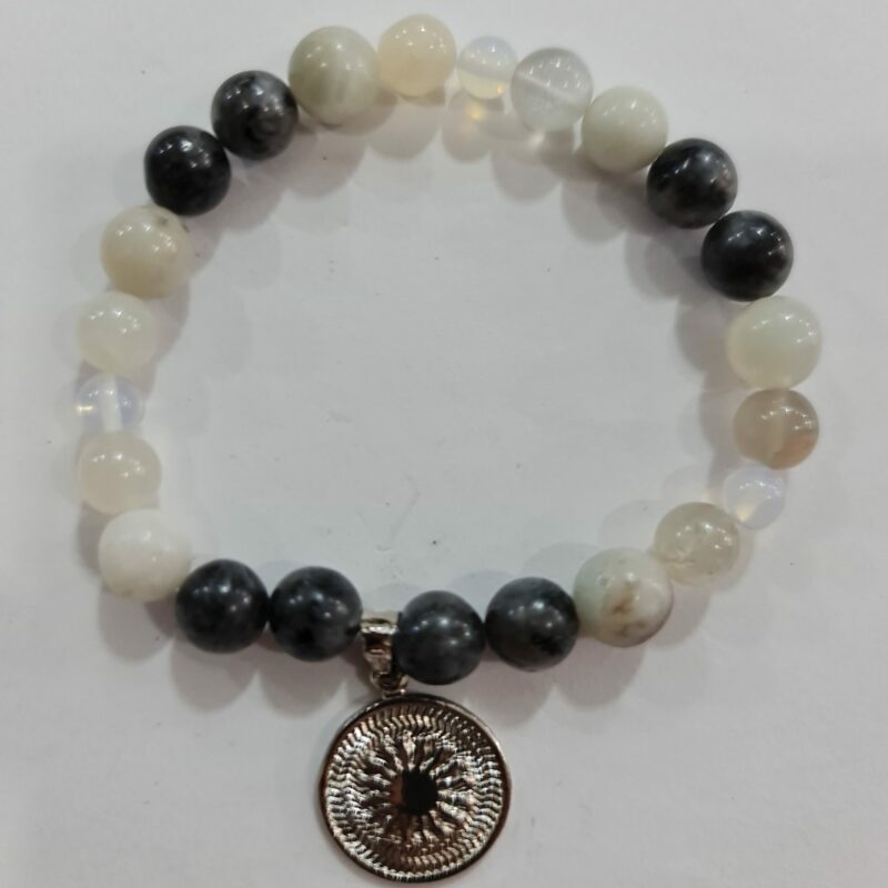 PULSERA DE CUARZO PIDRA LUNA, CUARZO OBSIDIANA ARCOÍRIS Y HOWLITA BLANCA CON DIJE DEL ENEGRAMA SOLAR DE PLATA