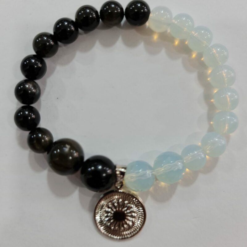 PULSERA DE CUARZO PIDRA LUNA Y CUARZO OBSIDIANA CON DIJE DEL ENEGRAMA SOLAR DE PLATA