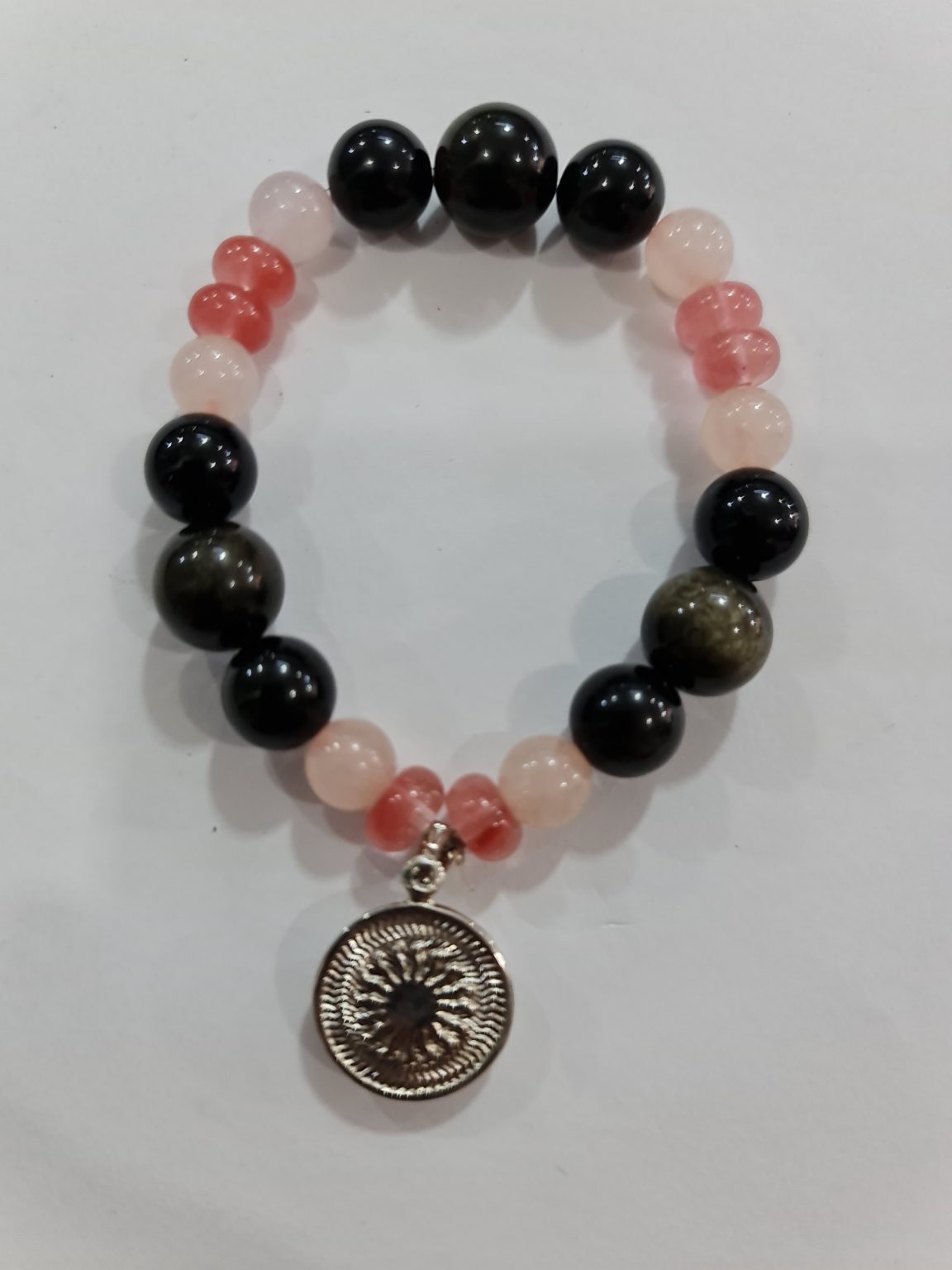 PULSERA DE CUARZO OBSIDIANA, CUARZO CHERRY Y CUARZO ROSA CON DIJE DEL ENEGRAMA SOLAR DE PLATA
