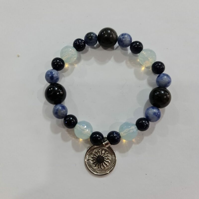 PULSERA DE CUARZO PIEDRA LUNA, CUARZO OBSIDIANA Y CUARZO SODALITA CON DIJE DEL ENEGRAMA SOLAR DE PLATA