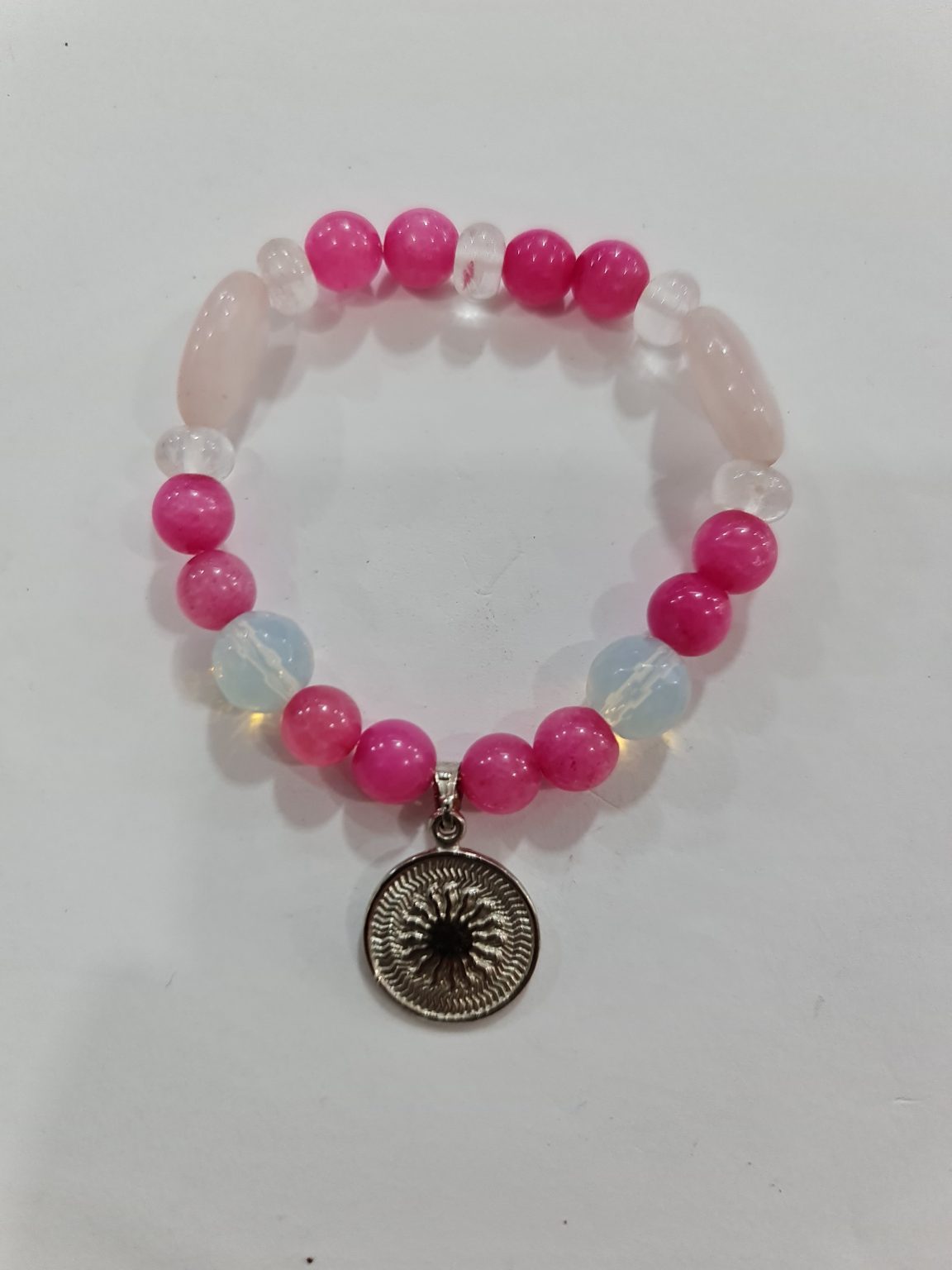 PULSERA DE CUARZO ROSA Y CUARZO ÁGATA ROSA CON DIJE DEL ENEGRAMA SOLAR DE PLATA