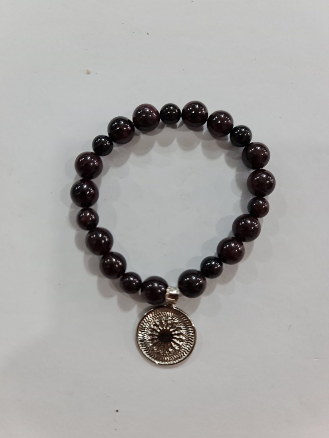PULSERA DE CUARSO OBSIDIANA Y CUARZO OBSIDIANA ARCOÍRIS CON DIJE DEL ENEGRAMA SOLAR DE PLATA