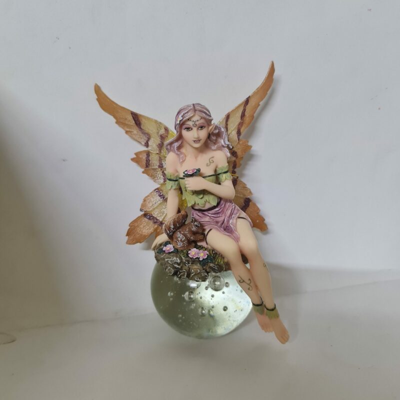 HADA CON ESFERA CHICA PARA EL AMOR