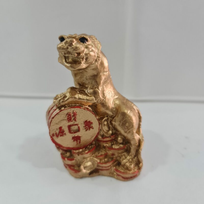TIGRE MEDIANO CON MONEDA CHINA