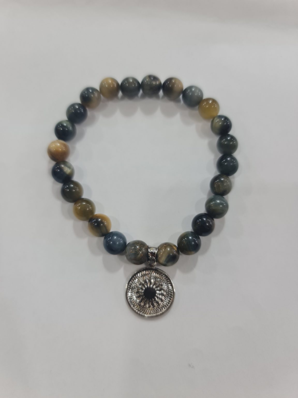 PULSERA DE CUARZO OJO DE TIGRE VERDE CON DIJE DEL ENEGRAMA SOLAR DE PLATA