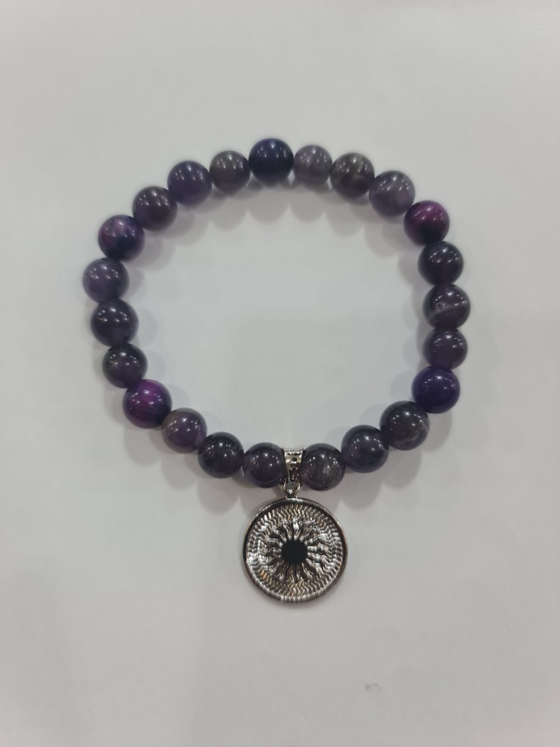 PULSERA DE CUARZO AMATISTA Y CUARZO ÁGATA MORADA CON DIJE DEL ENEGRAMA SOLAR DE PLATA