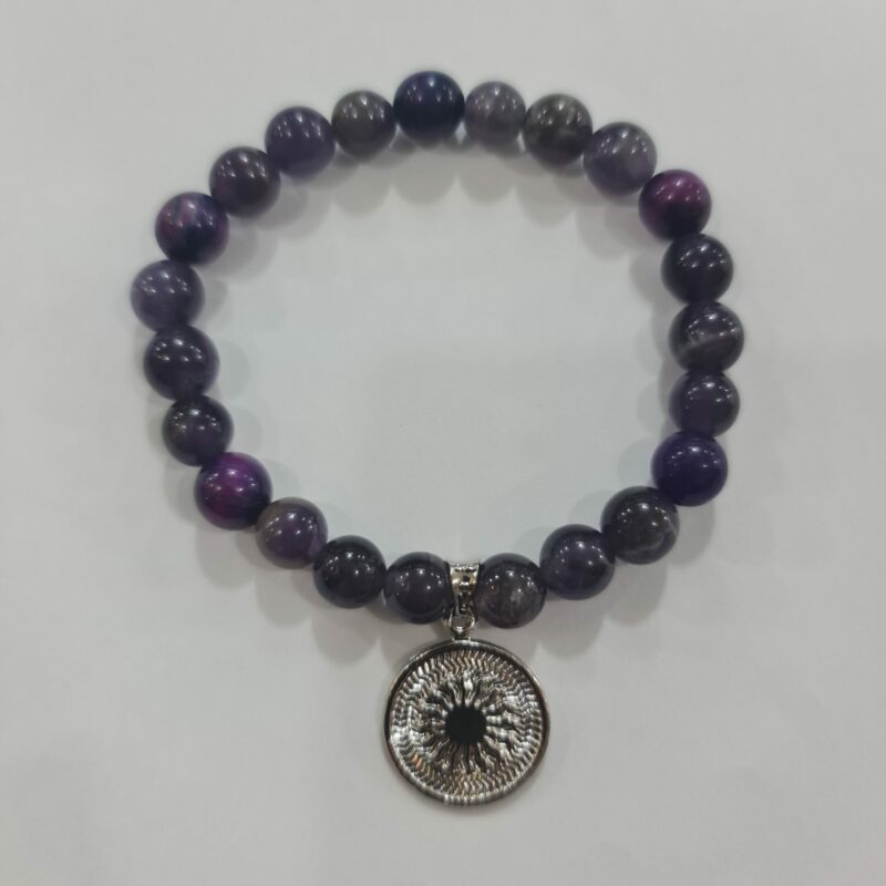 PULSERA DE CUARZO AMATISTA Y CUARZO ÁGATA MORADA CON DIJE DEL ENEGRAMA SOLAR DE PLATA