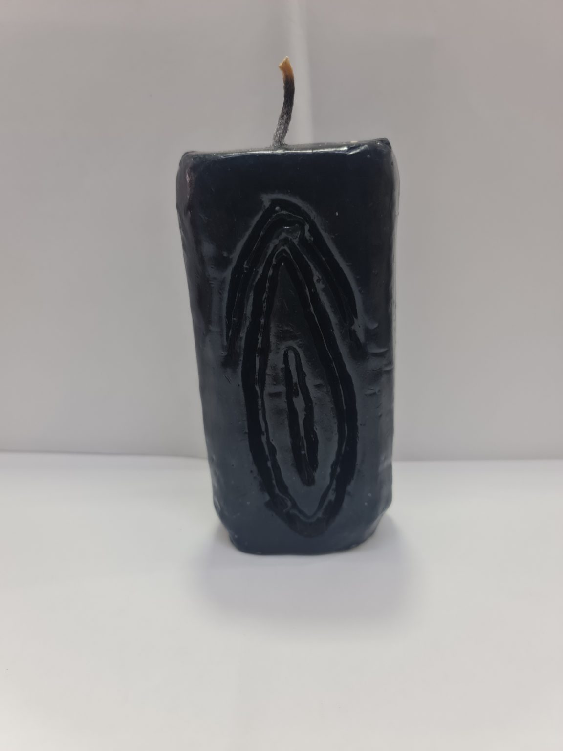 VELADORA NEGRA DE VAGINA