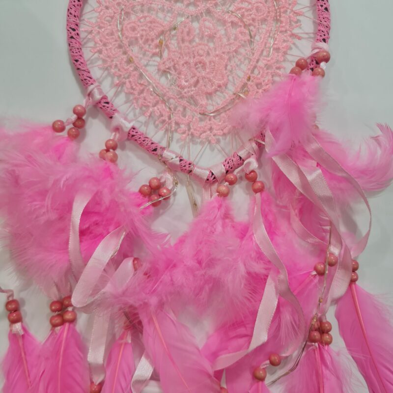 ATRAPASUEÑOS ROSA EN FORMA DE CORAZÓN CON LUZ 45 CM DE LARGO