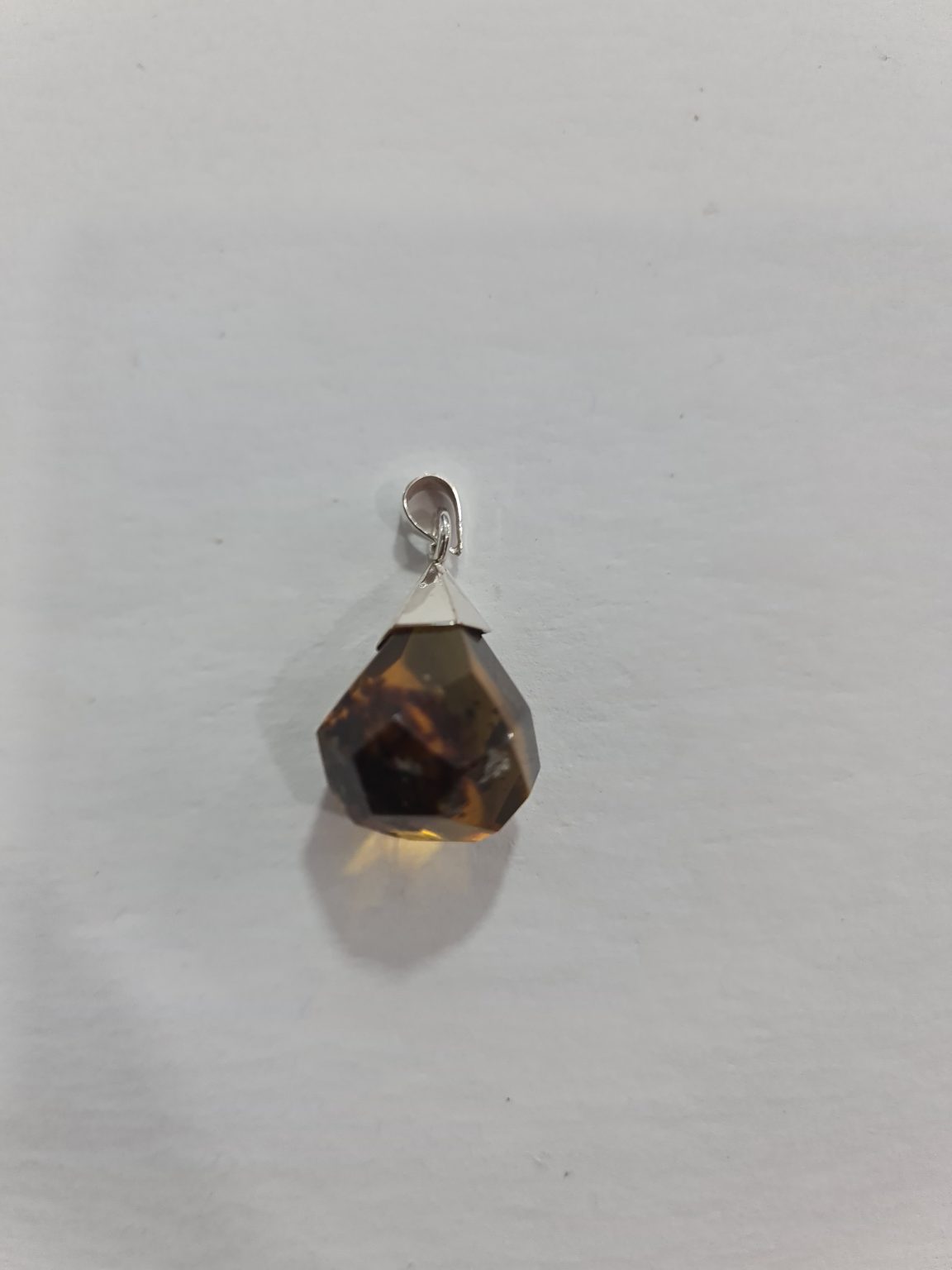 DIJE DE CUARZO DE ÁMBAR ESFERA MONTADO EN PLATA
