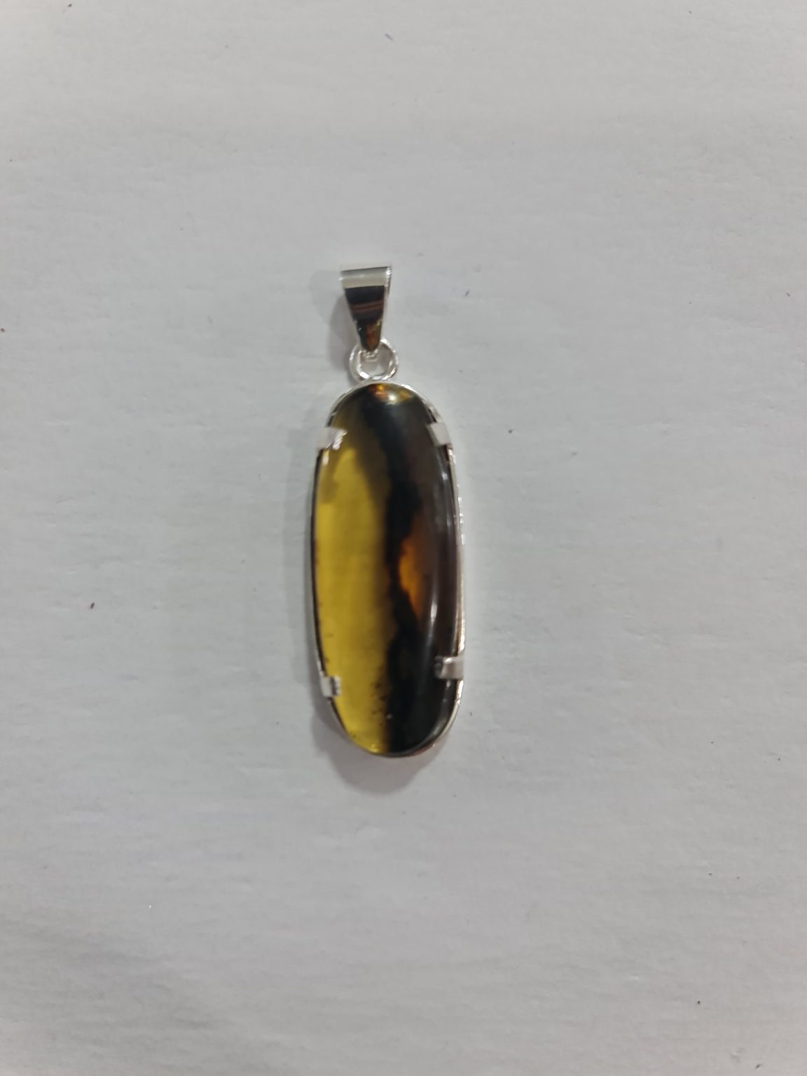 DIJE DE CUARZO DE ÁMBAR OVALADO MONTADO EN PLATA