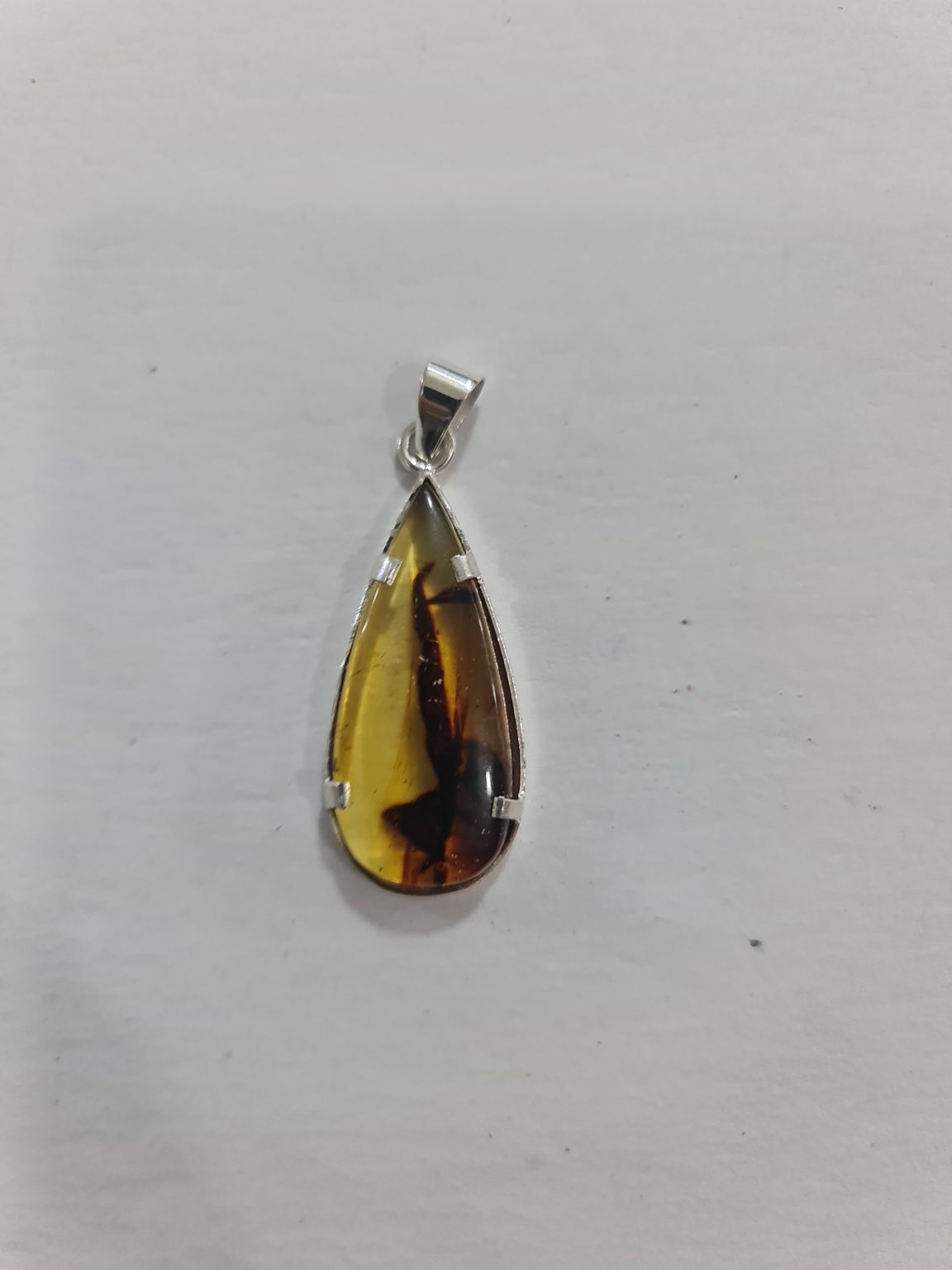 DIJE DE CUARZO DE ÁMBAR EN GOTA MONTADO EN PLATA