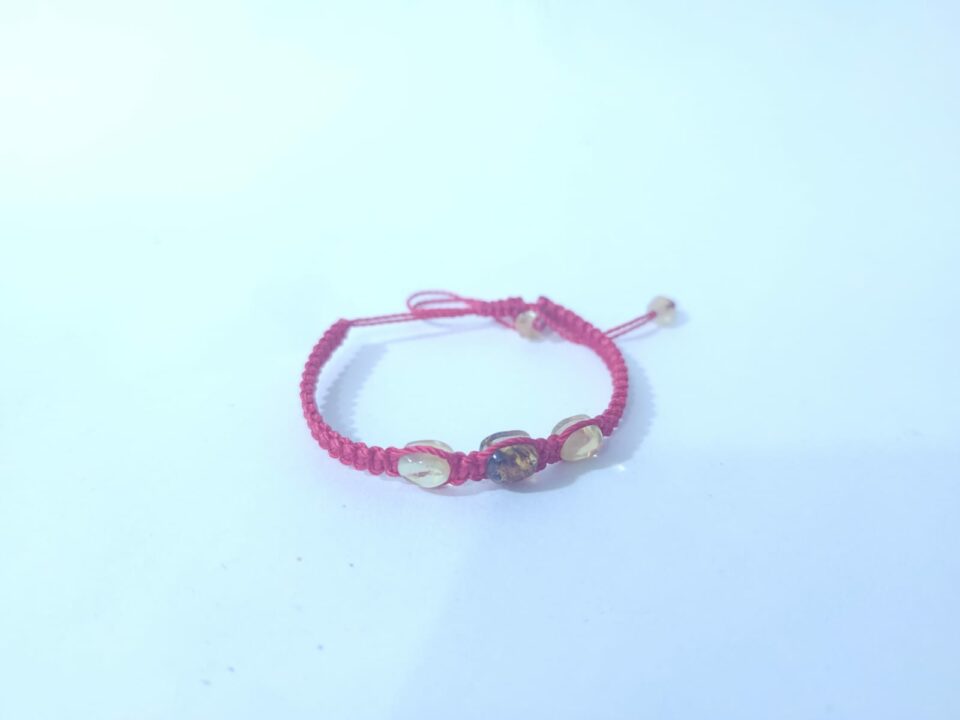 PULSERA DE HILO ROJO CON ÁMBAR