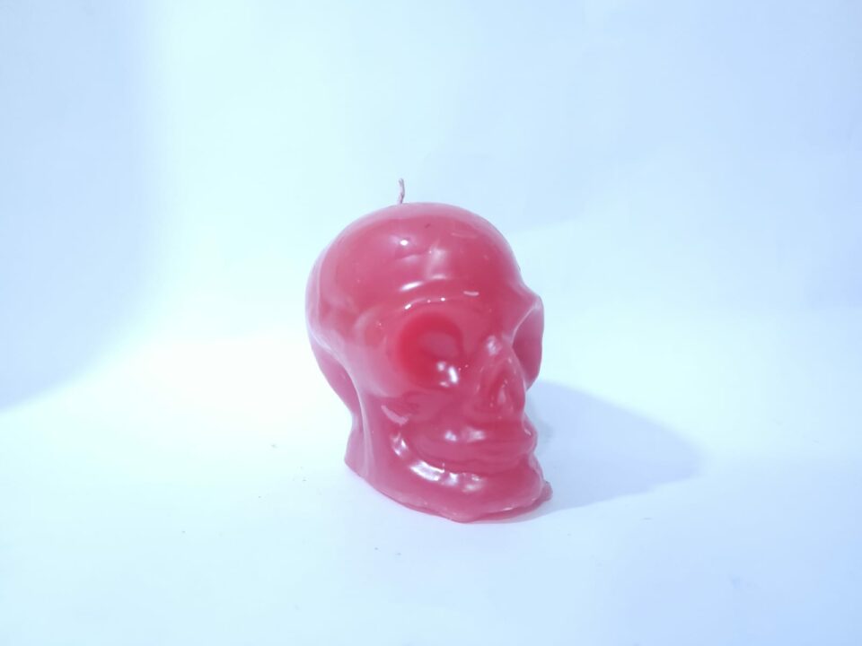 VELADORA DE CRÁNEO ROJA