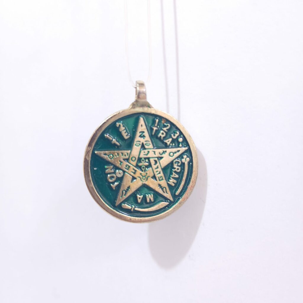 DIJE DE TETRAGRAMATÓN VERDE