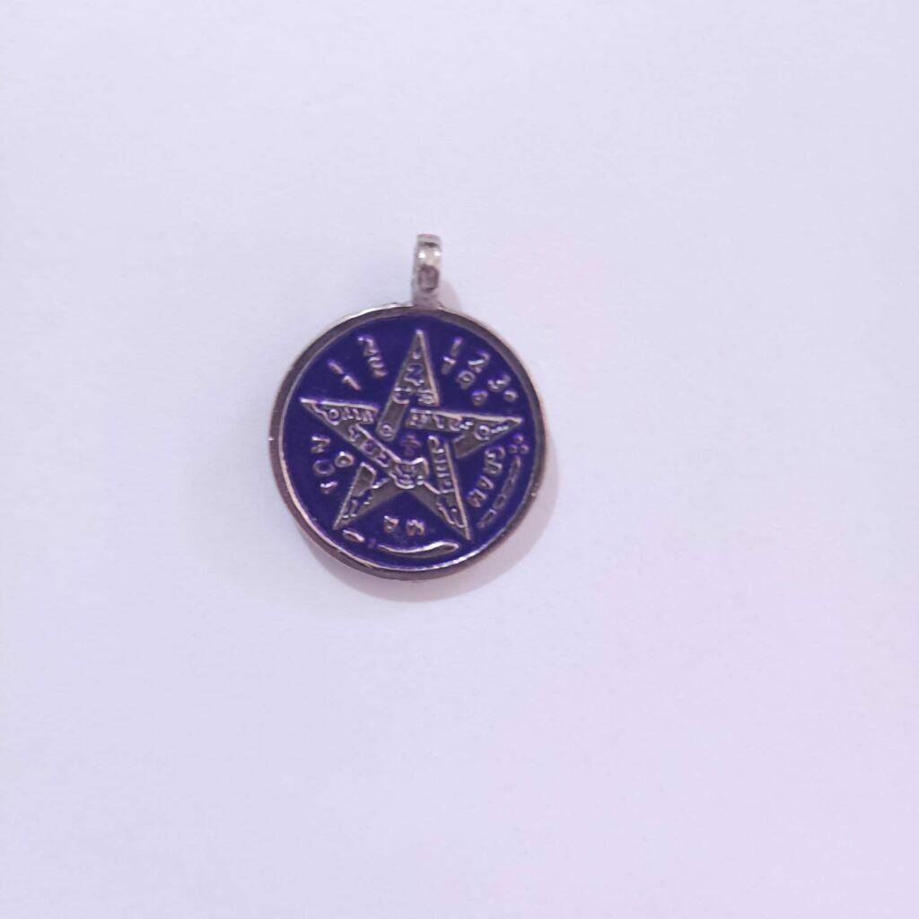 DIJE DE TETRAGRAMATÓN MORADO