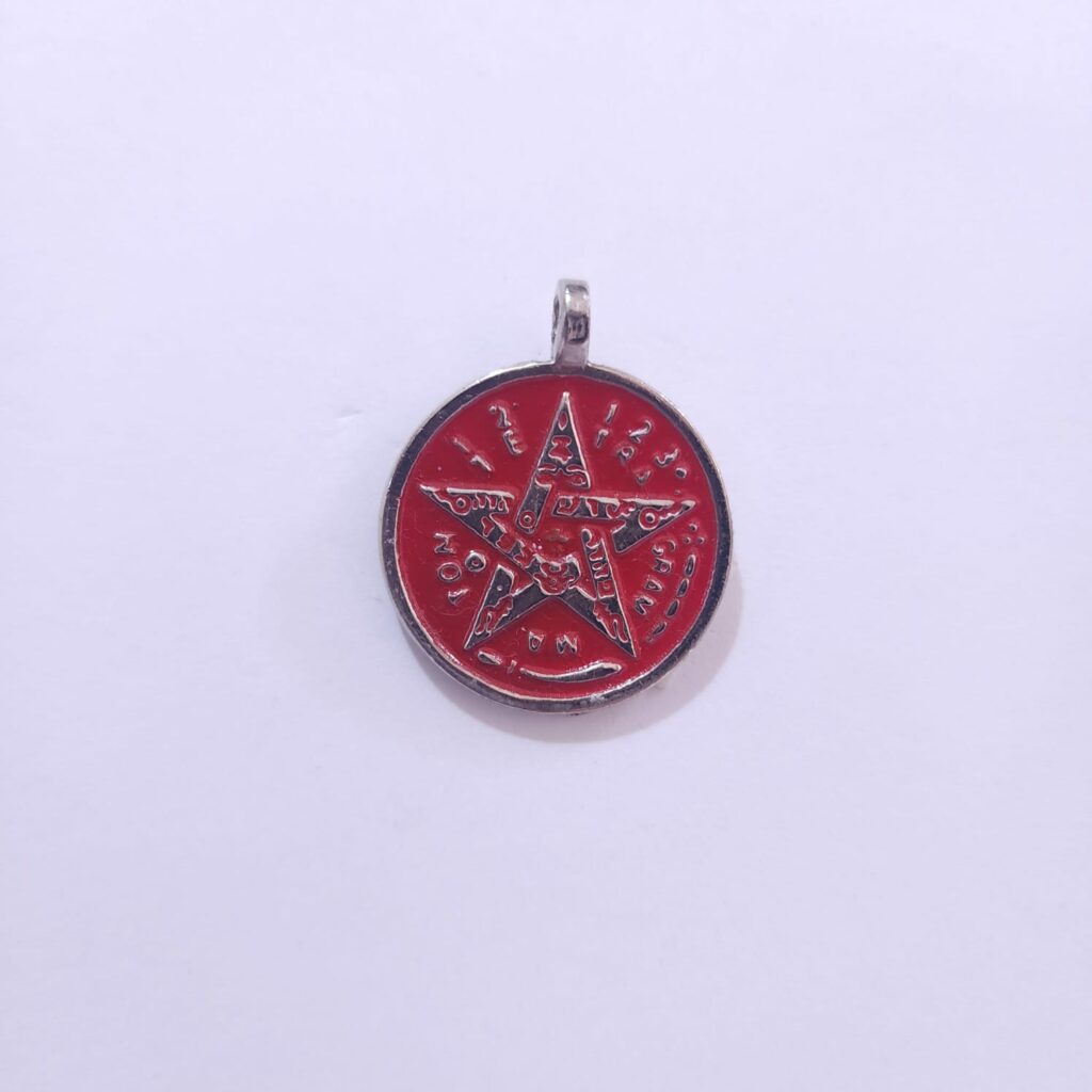 DIJE DE TETRAGRAMATÓN ROJO