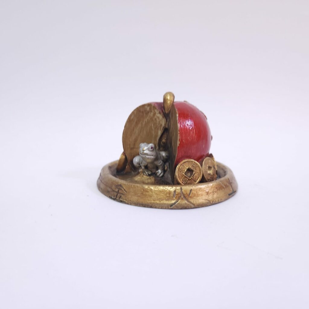 MANZANA CON RANA DE LA ABUNDANCIA Y SUERTE