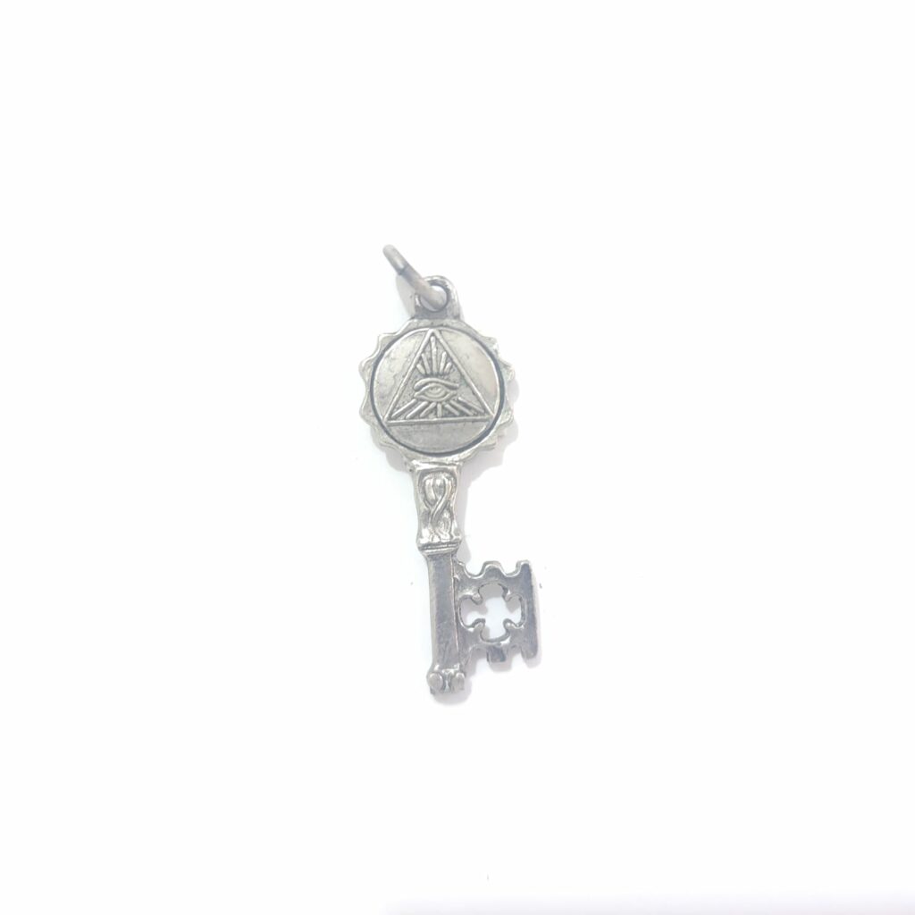 DIJE LLAVE CON OJO PROTECTOR