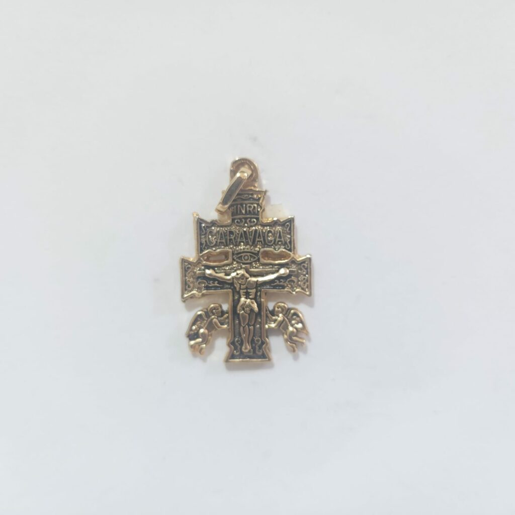 DIJE CRUZ DE CARAVACA CHICO CHAPA DE ORO