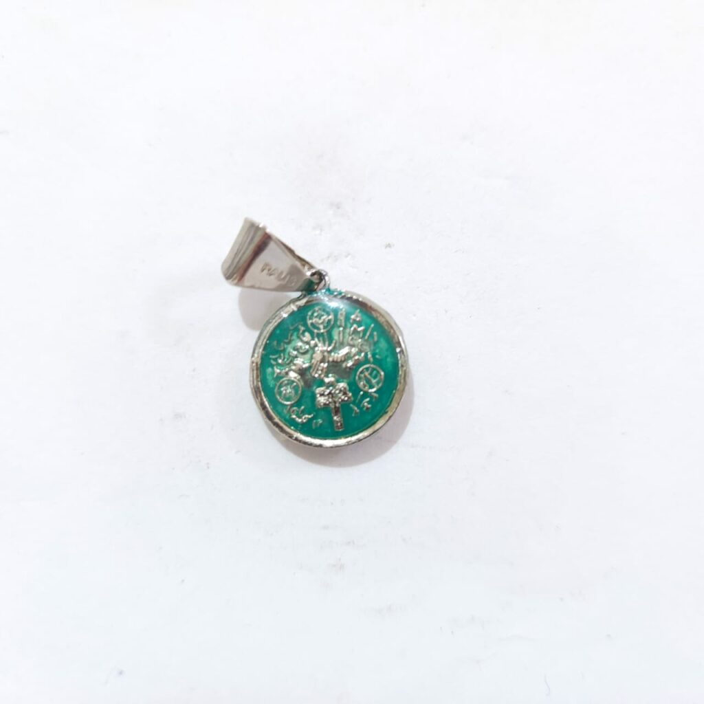 DIJE DE CRUZ DE CARAVACA VERDE MINI