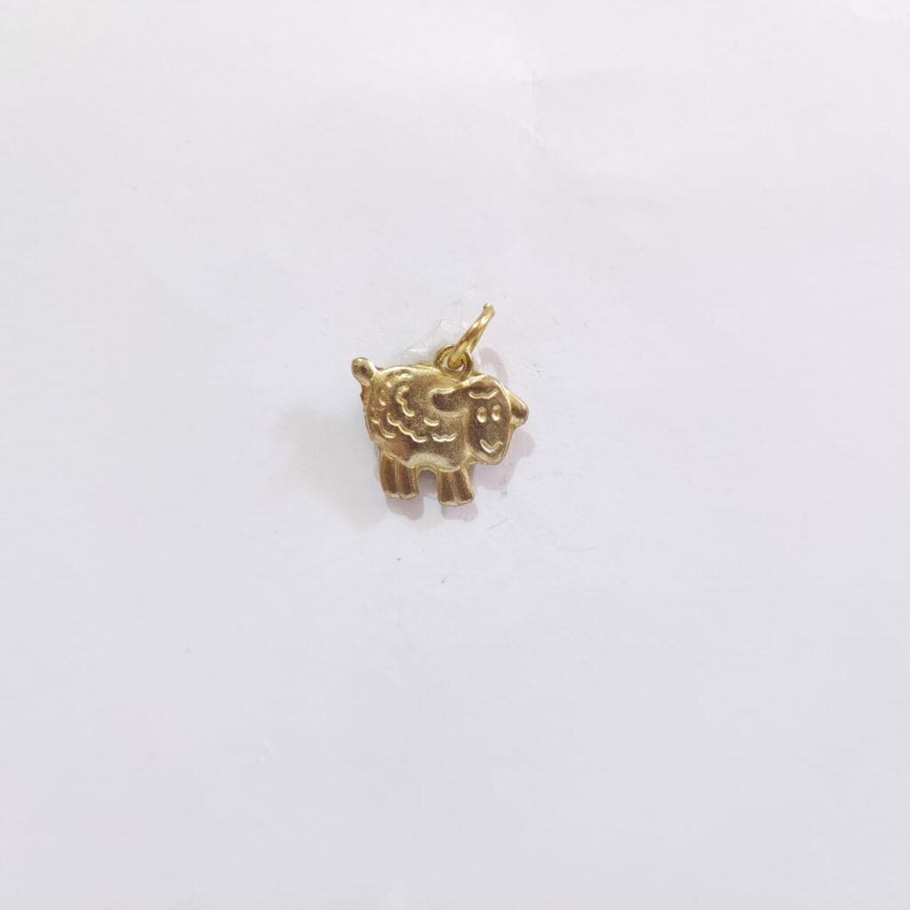 DIJE DE BORREGO DORADO