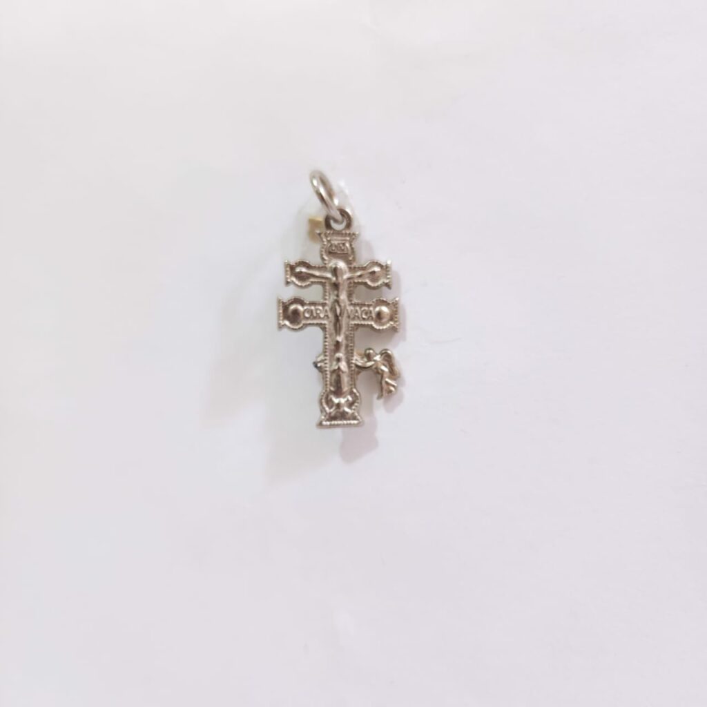 DIJE CRUZ DE CARAVACA PLATA