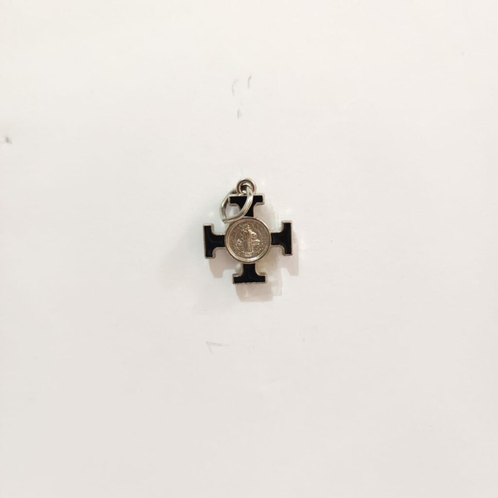 DIJE CRUZ DE SAN BENITO