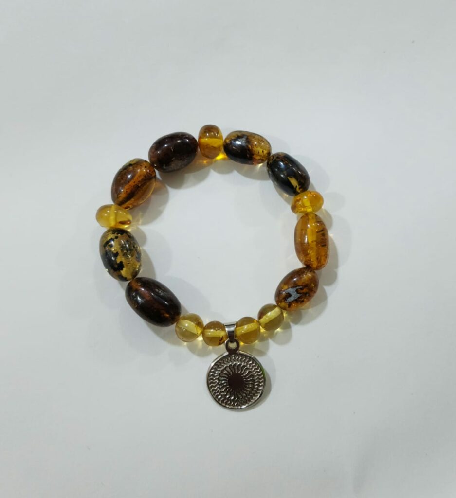PULSERA DE CUARZO ÁMBAR CON DIJE DEL ENEGRAMA SOLAR DE PLATA