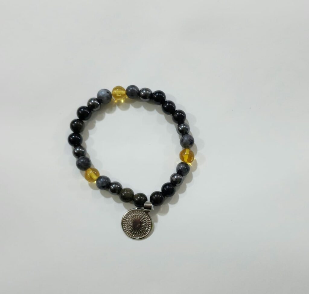 PULSERA DE CUARZO AMBAR CON CUARZO OBSIDIANA CON DIJE DEL ENEGRAMA SOLAR DE PLATA
