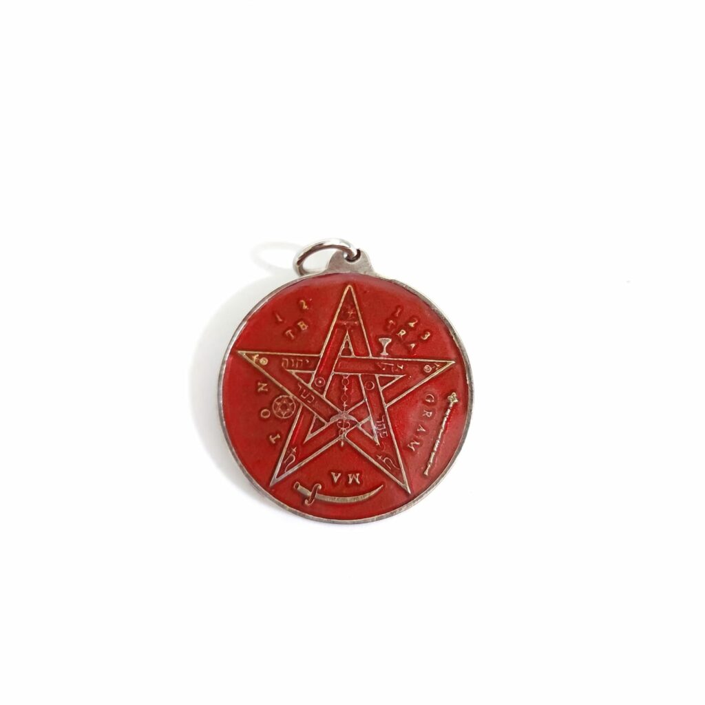 DIJE TETRAGRAMATÓN ROJO GRANDE