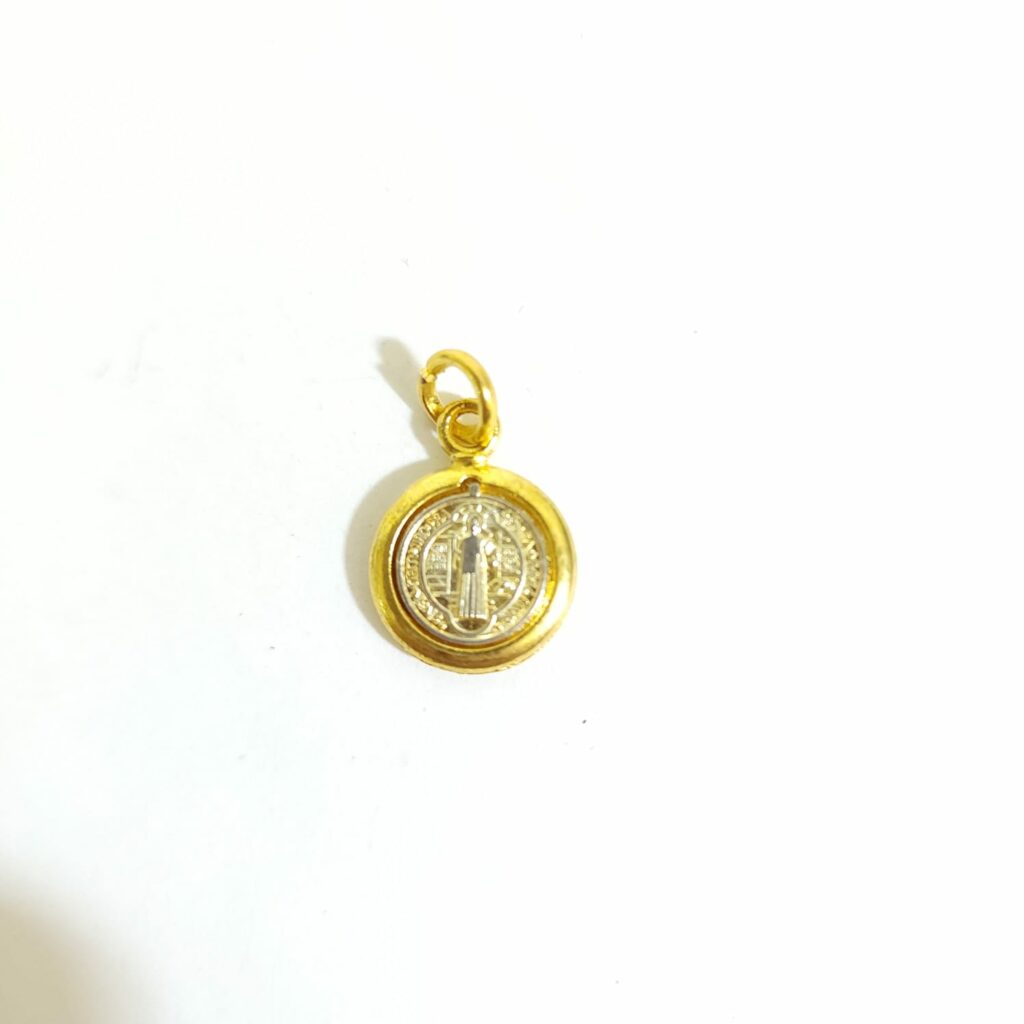 DIJE DE SAN BENITO CHICO FILO DORADO