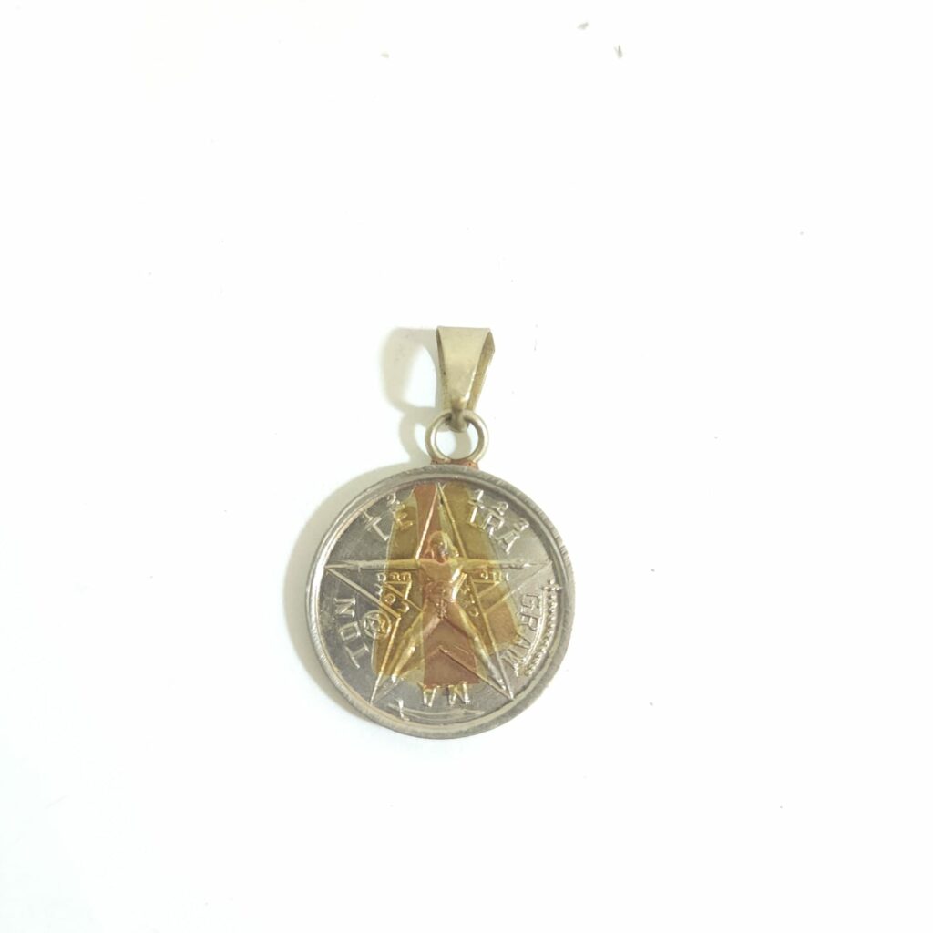 DIJE TETRAGRAMATÓN PLATEADO