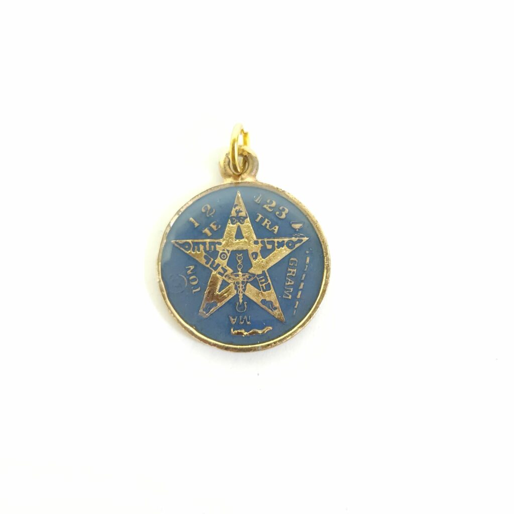 DIJE TETRAGRAMATÓM AZUL CLARO